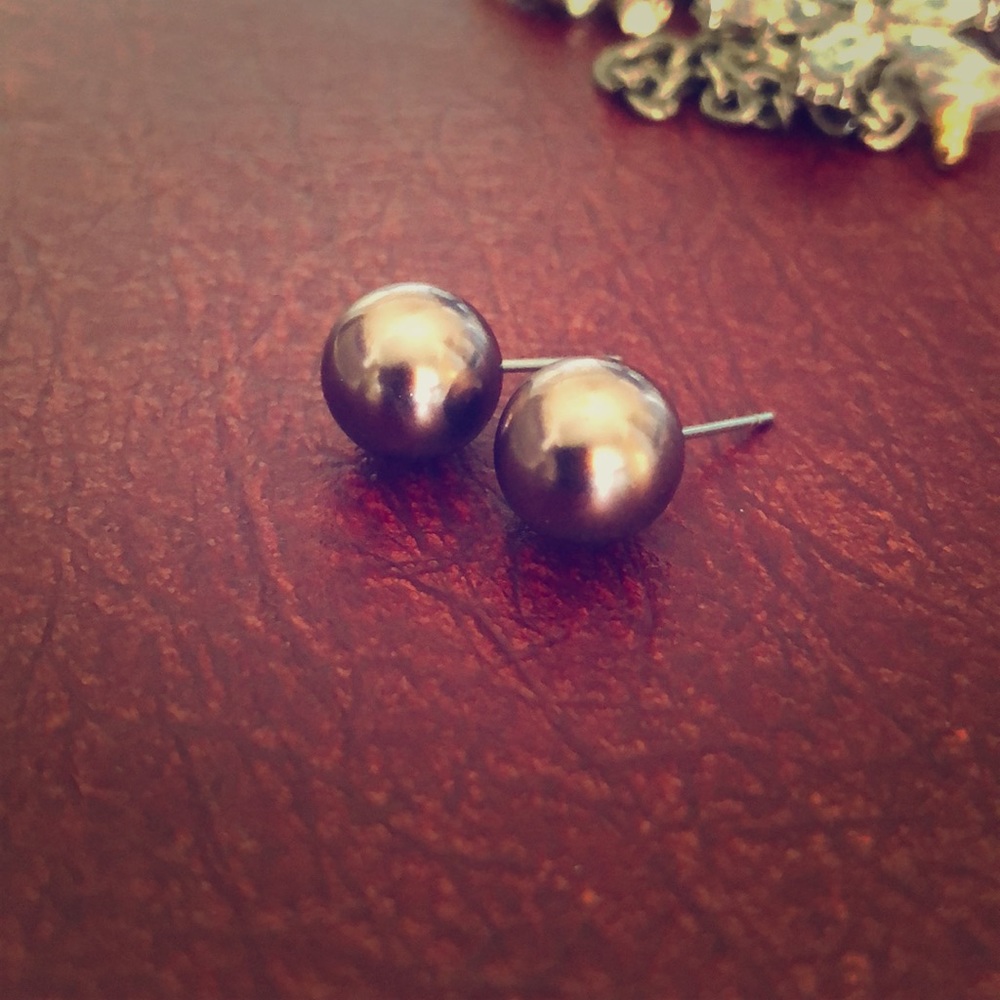 Rusty Purple Color Pearl Studs
